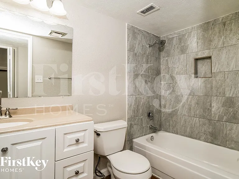 7000 Wildbriar Ct E — Photo 9