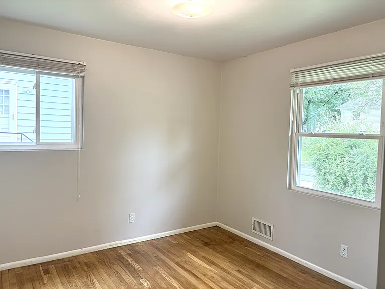 218 Upton St — Photo 6