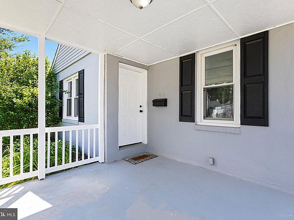 3rd image of 321 W Franklin Ave