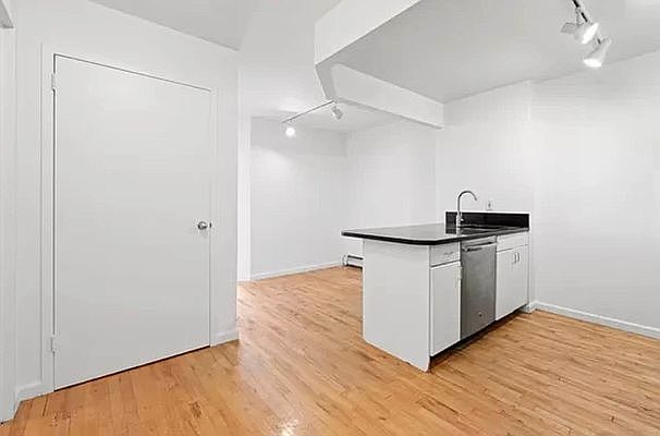 1st image of 190 E 7th St APT 516