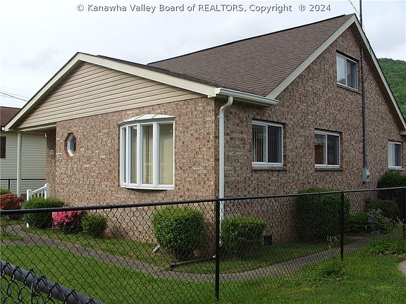 3rd image of 210 5th Ave