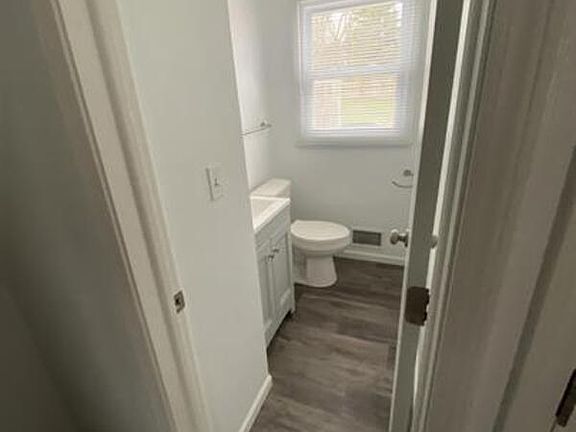 4th image of 1131 Summit Ave