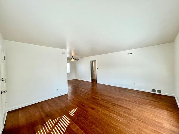 4th image of 4442 Menlo Ave #0