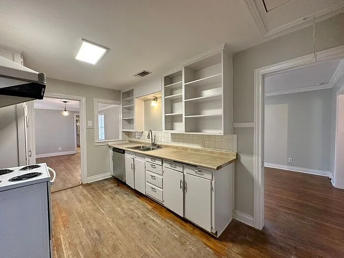 1309 S Robertson Ave — Photo 7