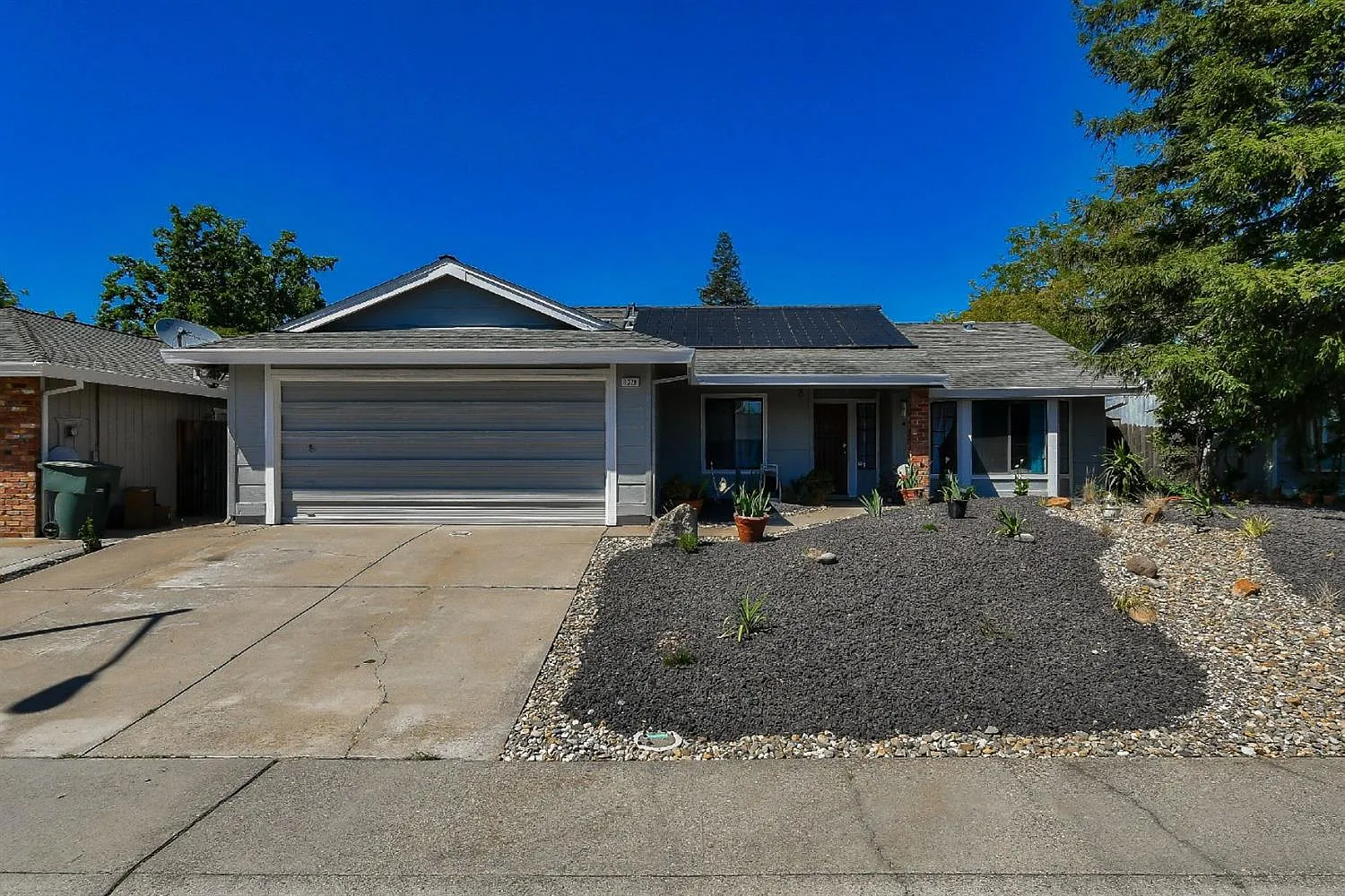 1328 Pilgrims Dr photo 1