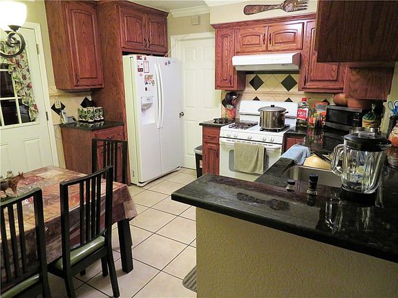 3rd image of 502 W Applegate Dr