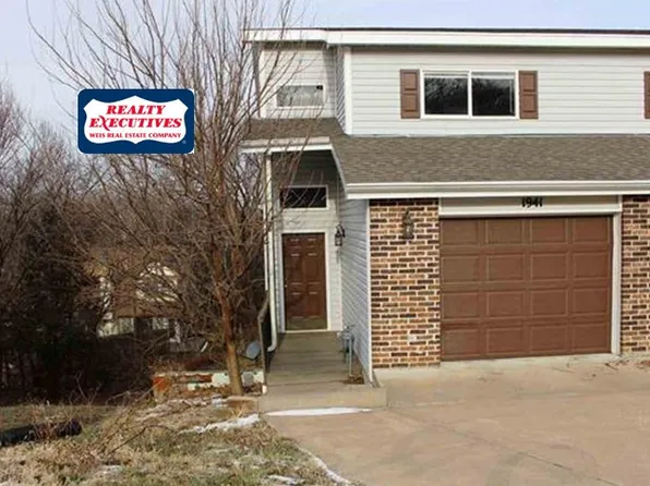 1941 Crescent Dr, Manhattan, KS 66503