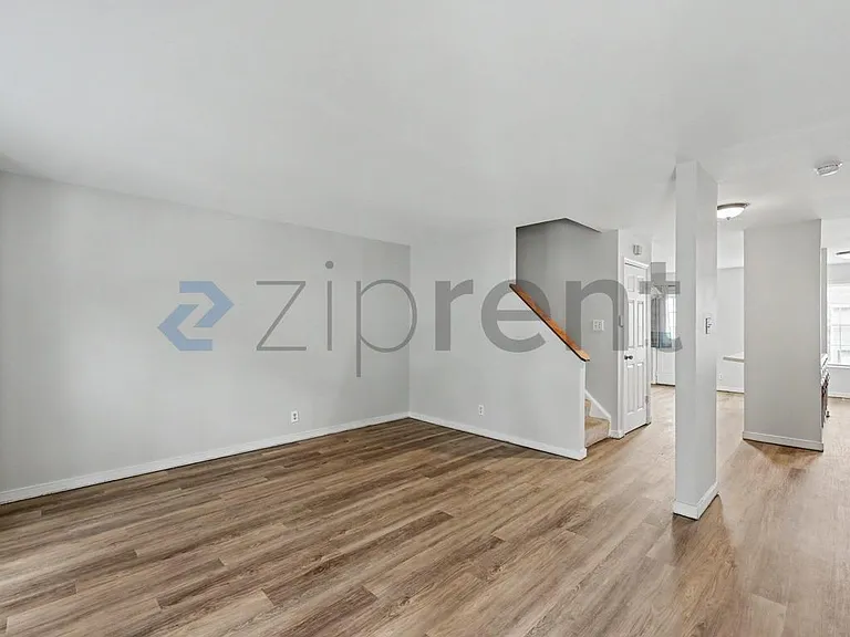 1912 Porter St — Photo 6