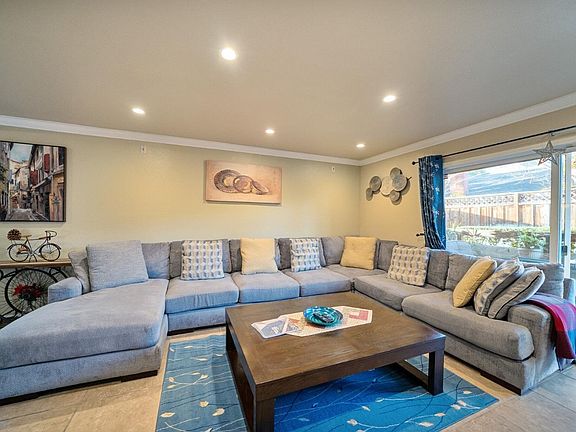 4th image of 301 Tradewinds Dr APT 7