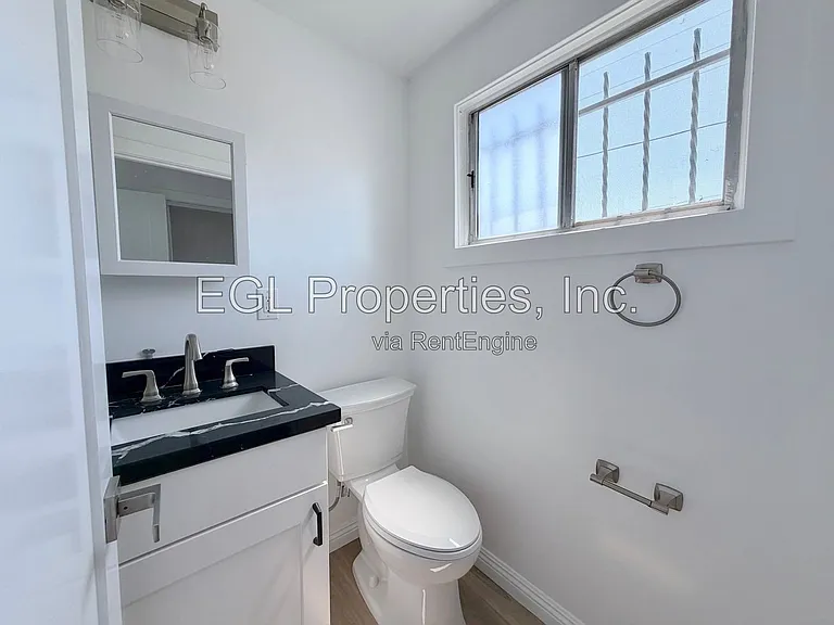 848 S Detroit St — Photo 16