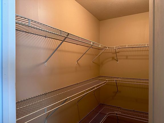 3rd image of 516 Courtland Ln #36