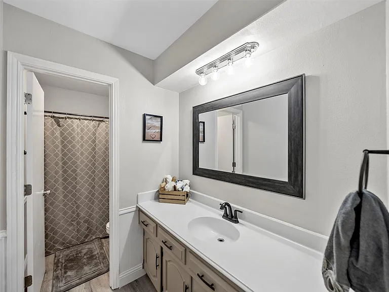 709 Thoreau Ln — Photo 25