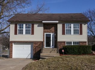 2002 Juniper Ln, Bloomington, IL 61701