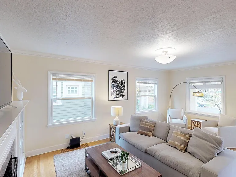 1738 SE 38th Ave — Photo 1