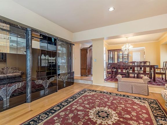 2nd image of 273 Hazlitt Way