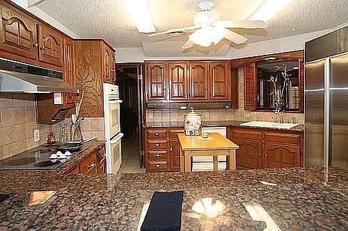 2nd image of 2006 Bishop St