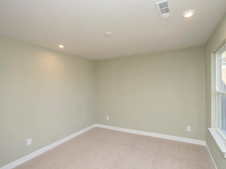 103 Great Falls Ct — Photo 32