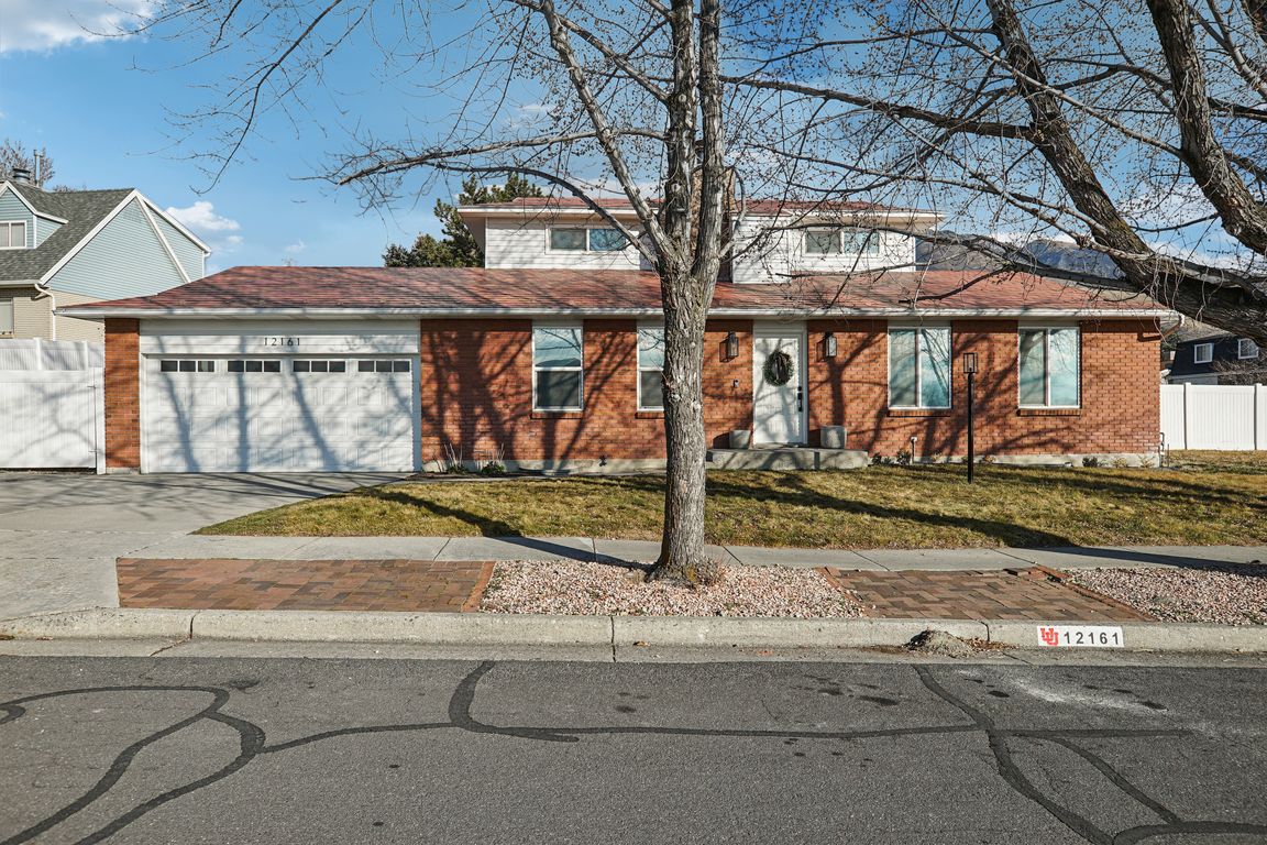 S Spring Ridge Cir-S1402-001.jpg