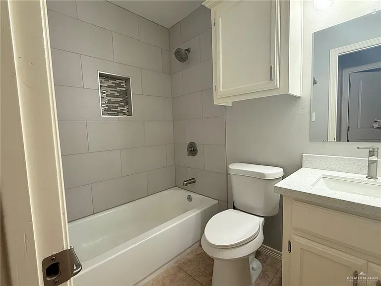 714 Jade St #B — Photo 11