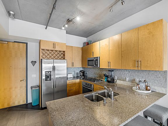 5th image of 353 E Bonneville Ave Unit 1-555