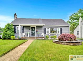 27 Collins Rd, Hamilton Township, NJ 08619