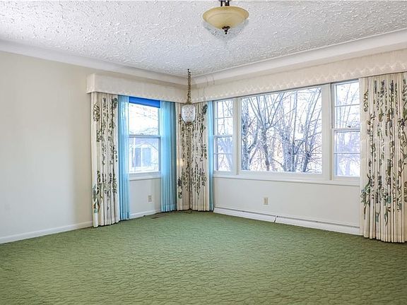 3rd image of 1233 Howard Ave