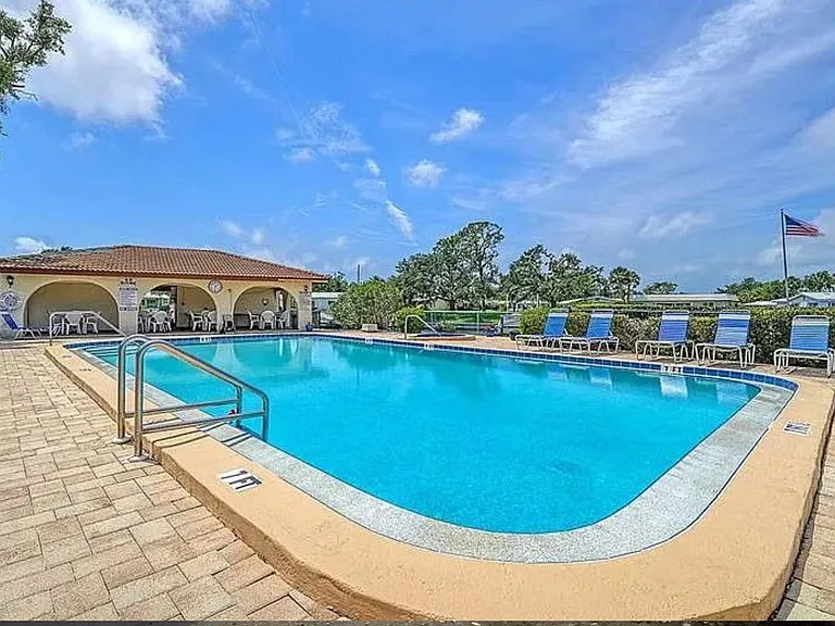150 Englewood Isles Pkwy #302 — Photo 3