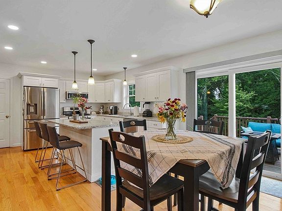 5th image of 48 Alton Dr