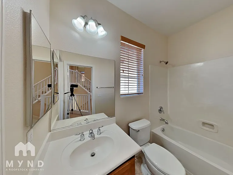 2000 Hollywell St — Photo 16