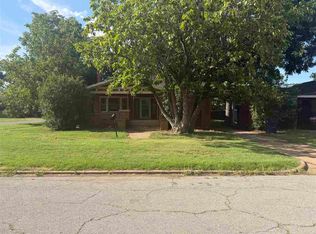 303 E Nebraska St, Walters, OK 73572