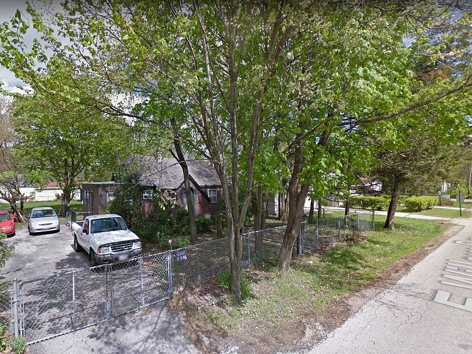 1st image of 216 E Willow Dr