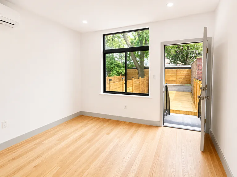1726 Summerfield St #1L — Photo 4