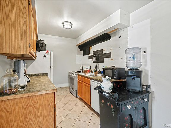 3rd image of 31805 Kelly Rd APT 25