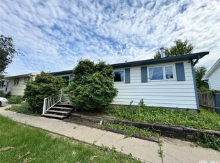 553 26th STREET E, Prince Albert, SK S6V 1V4