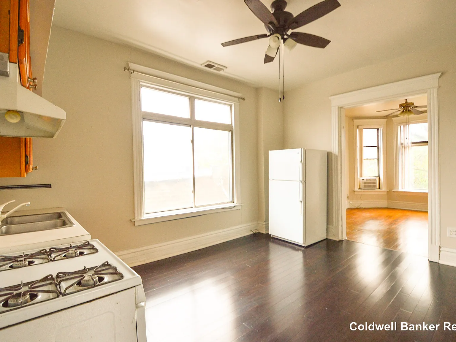 1 bed, 1.0 bath, 850 sqft, $1,600 — Photo 4