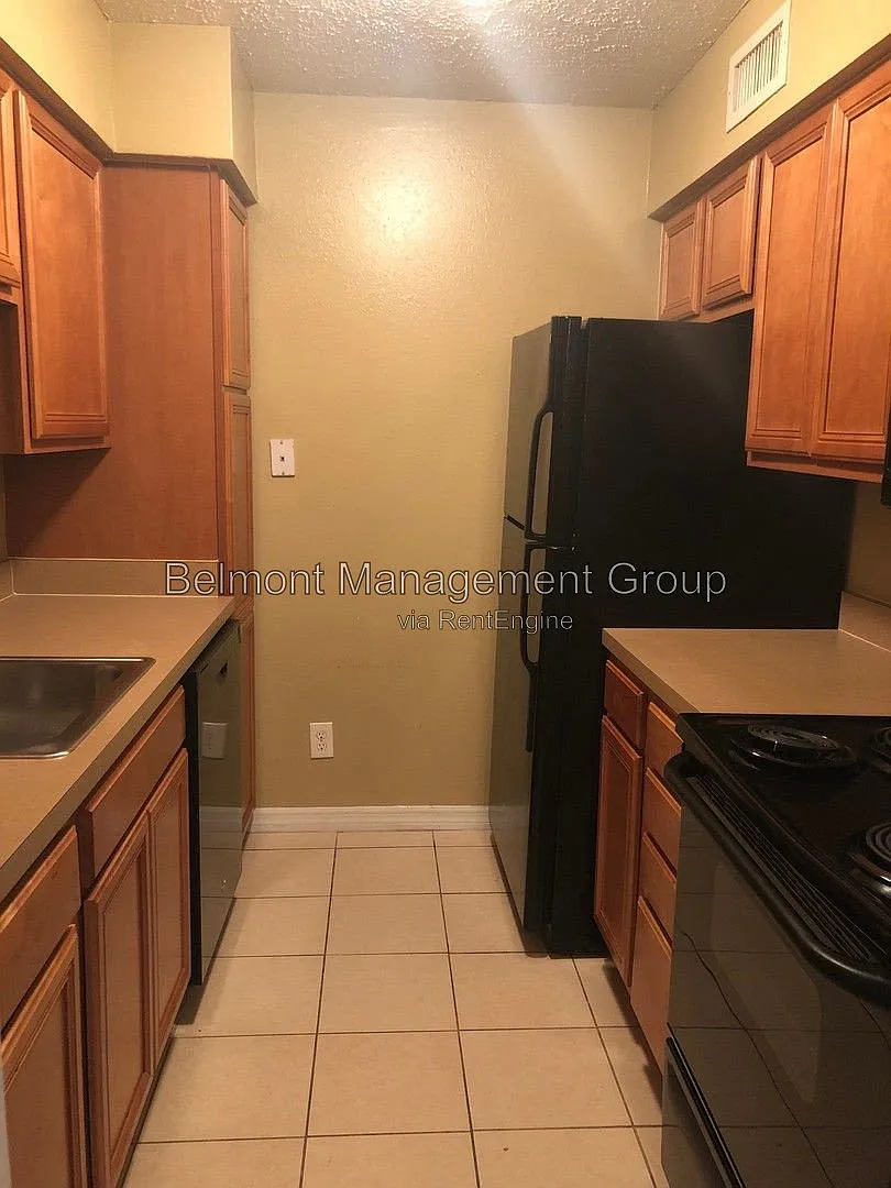 2 bed, 2.0 bath, 984 sqft, $1,350 — Photo 4
