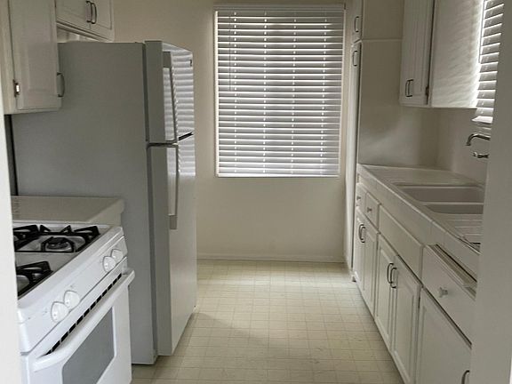 3rd image of 9306 W Olympic Blvd