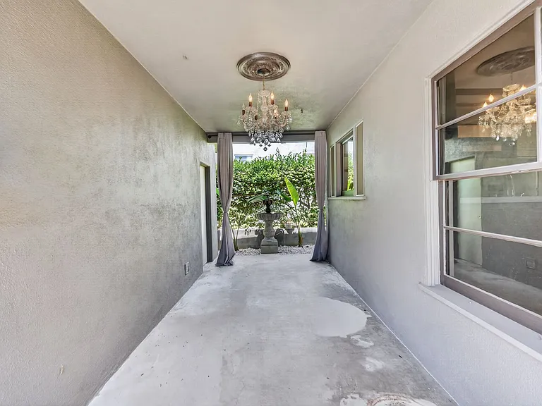 614 N Glendora Ave — Photo 20