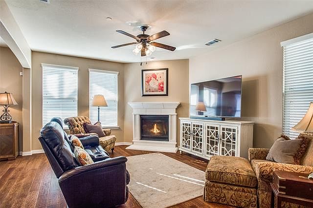 1st image of 717 Chestnut Hill Dr