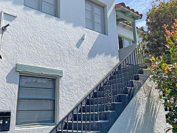 3rd image of 113 W 20th St #113