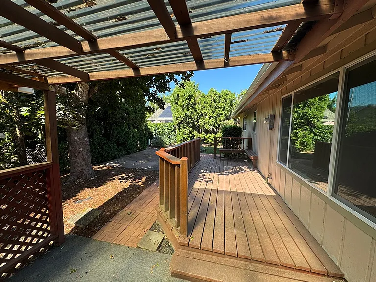 2490 NW 25th St — Photo 32