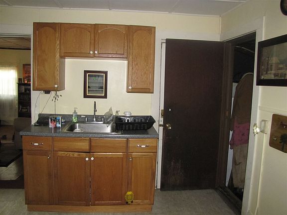 3rd image of 6 Pine St