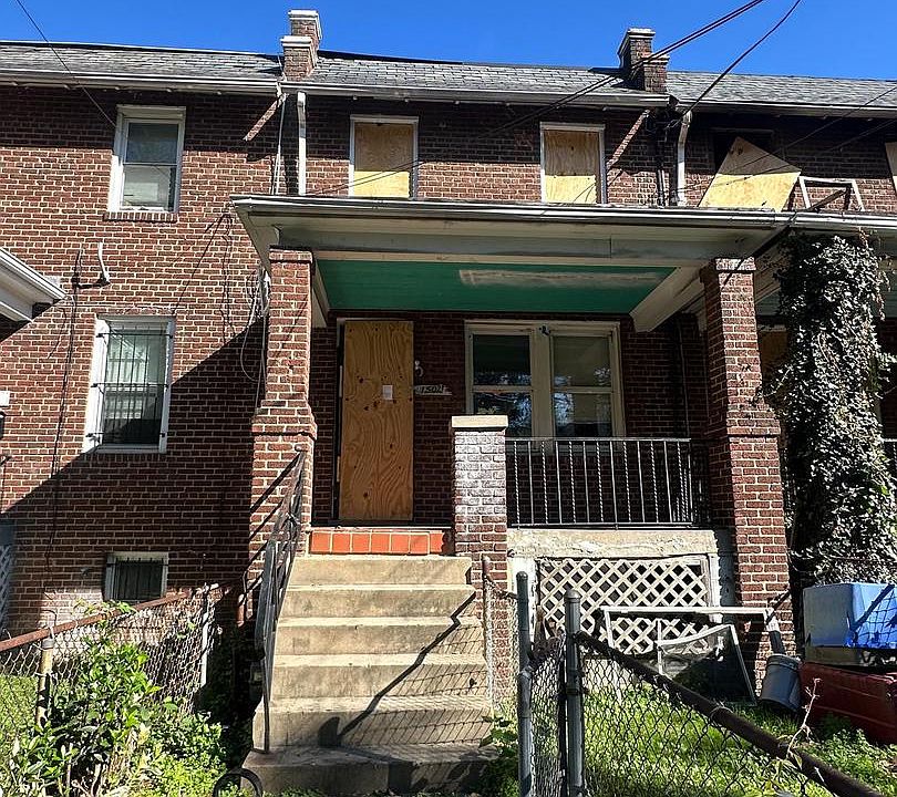 1st image of 1502 19th St SE