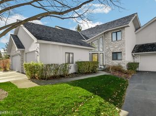 18 Laurel Oak Ct, Burr Ridge, IL 60527