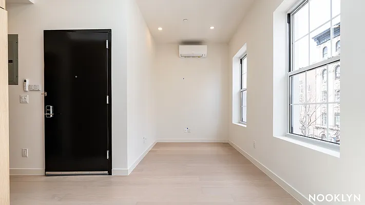 Living room, photo 1