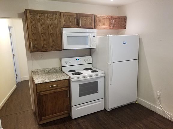 2nd image of 932 Reservoir Ave #B