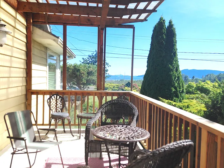 1584 Marine Dr — Photo 3
