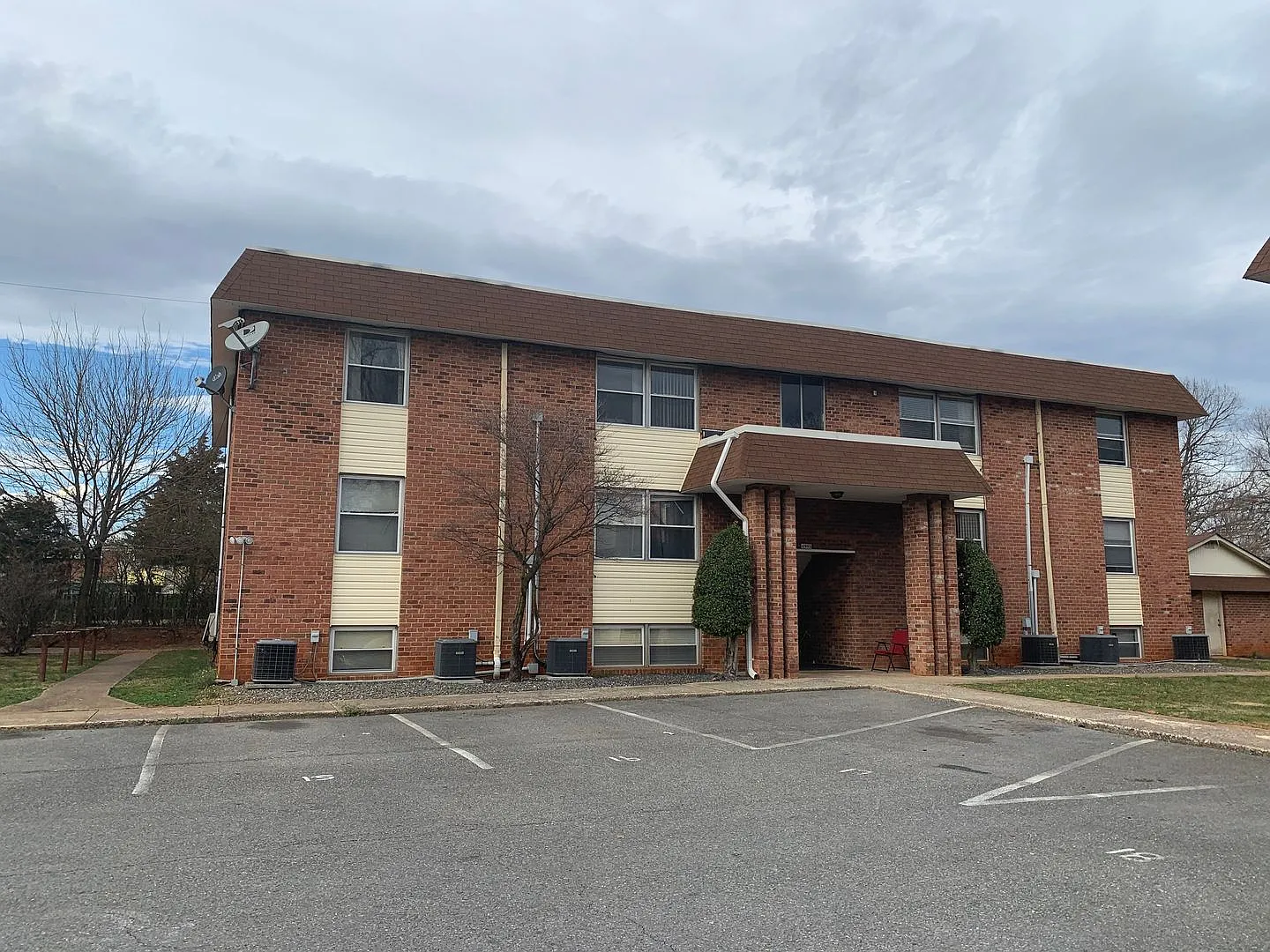 S. Amherst Apartments 1 — Photo 1