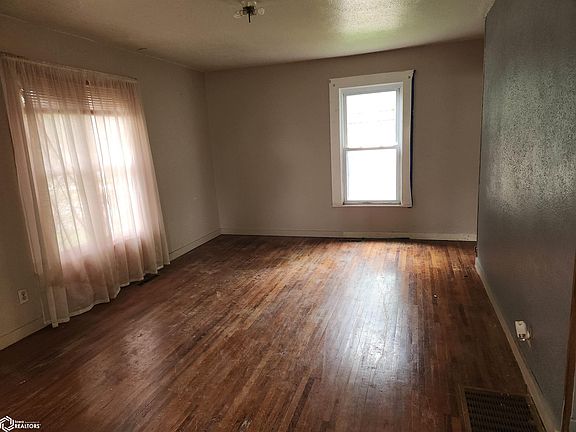 4th image of 205 E State St