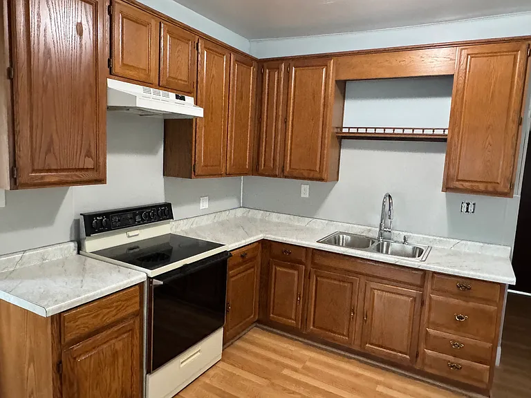 524 W Cherry St — Photo 2